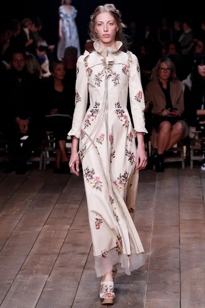 Look 25